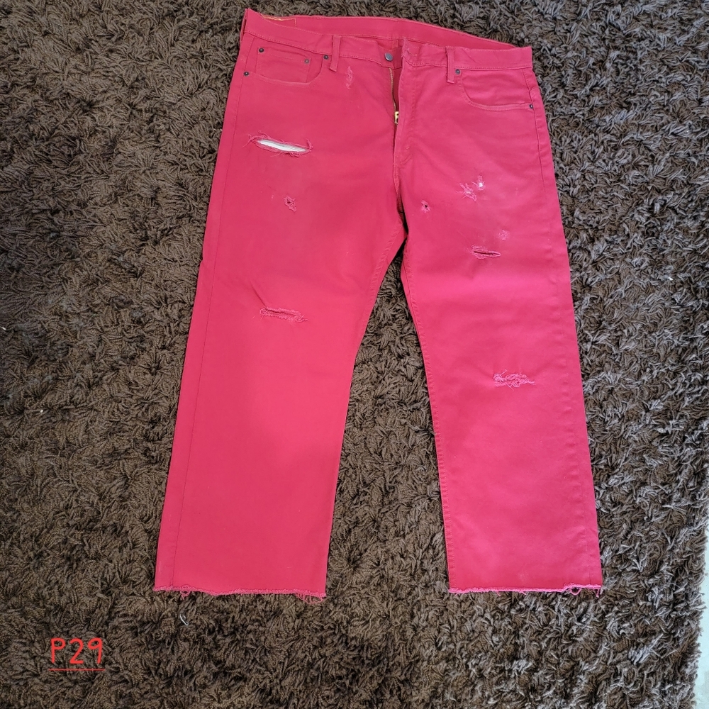 Levi's 569 Men's Zipperfly Jeans Red, with frayed bottoms. W40 L30